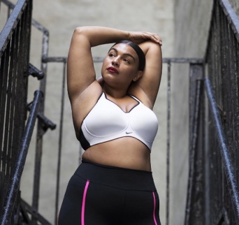 「NIKE」がSNSに投稿したスポーツブラの広告に絶賛の嵐