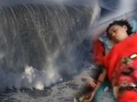 1年半前に波にさらわれ行方不明になっていた女性、同じ海岸でほぼ同じ状態で発見されるミステリー（インドネシア）