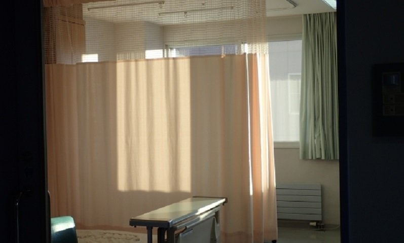 「入院中、弱音を吐いた幼い私を勇気づけてくれた少し年上のお兄さん。次の日、彼の病室に遊びに行くと...」（都道府県不明・30代女性）