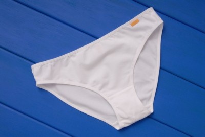 うわ、汚っ……。パンツにおりものがついてしまったときの対処法4選