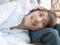 彼氏が「膝枕」をしてもらいたがる心理と膝枕中に取り入れたいテクニック