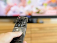 テレビの音量、つい大きくしていない？（画像はイメージ）