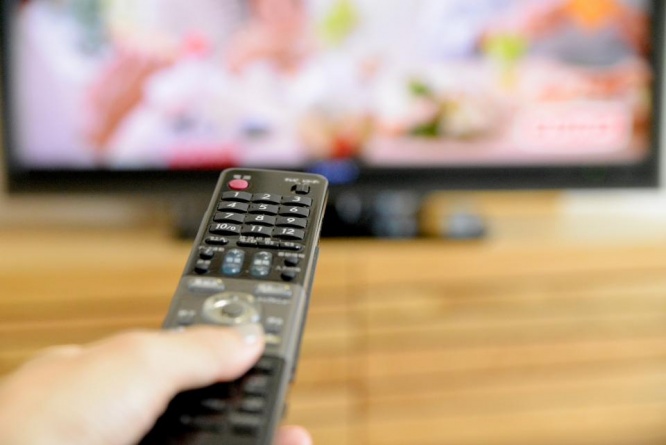 テレビの音量、つい大きくしていない？（画像はイメージ）