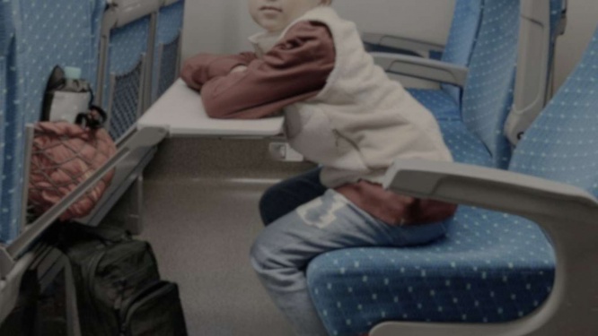 小学生の一人旅（画像はphotoAC）