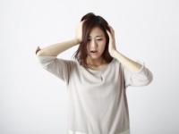 女友だちが多すぎる！　彼の交友関係に悩む女性たちが遭遇した「彼の普通じゃない感覚」6選