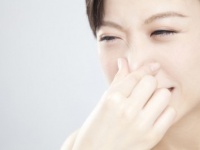 同僚、上司がくさい……　くさいニオイを嗅ぎ続けると、人間はどうなる？