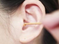 耳垢が「湿っぽい人」or「乾燥してる人」、実際どっちが多いの？　答えは……
