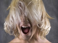 本当ムカツク！　男性は彼女への不満をどうしてる？「2位：誰にも言わない」を制したのは……