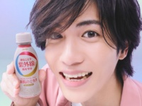 志尊淳のかわいさにノックアウト。明治「飲むヨーグルト」新CM公開