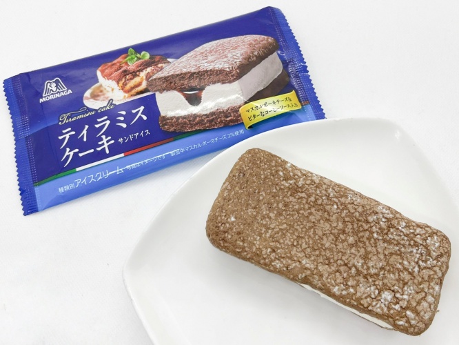 マスカルポーネチーズのリッチなコクが美味♪ファミマの『ティラミスケーキサンドアイス』