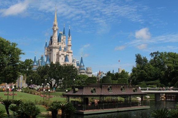 アメリカのディズニーランドでは、無許可で故人の遺灰・遺骨をパーク内に撒く人が続出。一番人気はホーンテッドマンション。