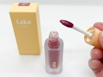Laka人気アイテム『フルーティーグラムティント』に新色が登場！“146 カヤディル”正直レビュー