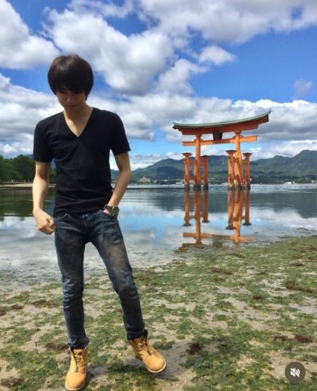 中島健人、キス待ちポーズに10年前の貴重写真まで・・・広島満喫