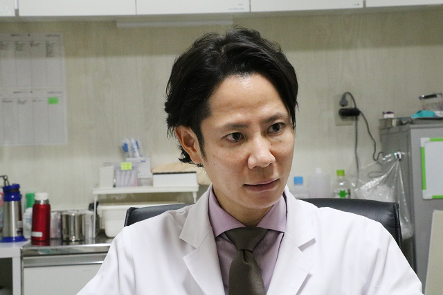 『だから差がつく! やっぱり美人は、かかりつけの美容皮膚科を持っていた』の著者、花房火月さん