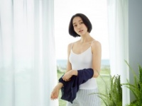 松島花、驚きの汗対策とは？　「エアリズム」CMで美ボディ披露