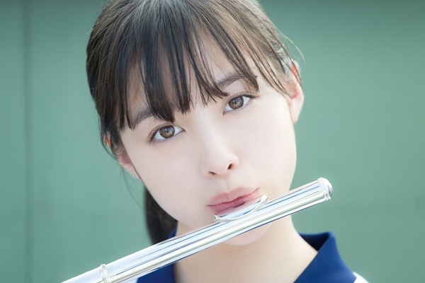 フルートを吹く橋本環奈が美しすぎる！佐藤勝利とのW主演映画『ハルチカ』メイキング＆劇中カット到着