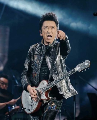 Instagram:布袋寅泰(@hotei_official)より