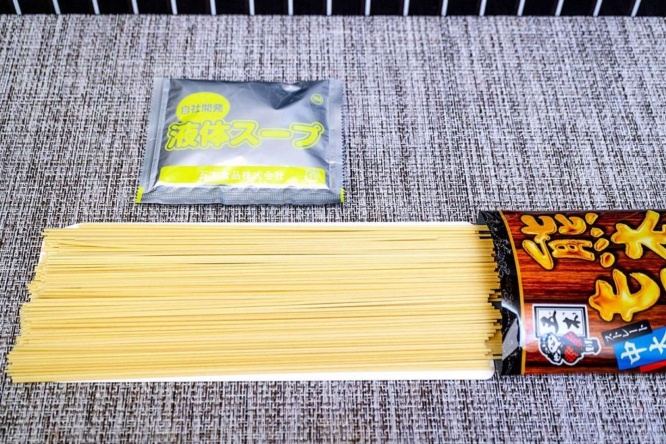 「熊本もっこすラーメン」の内容物