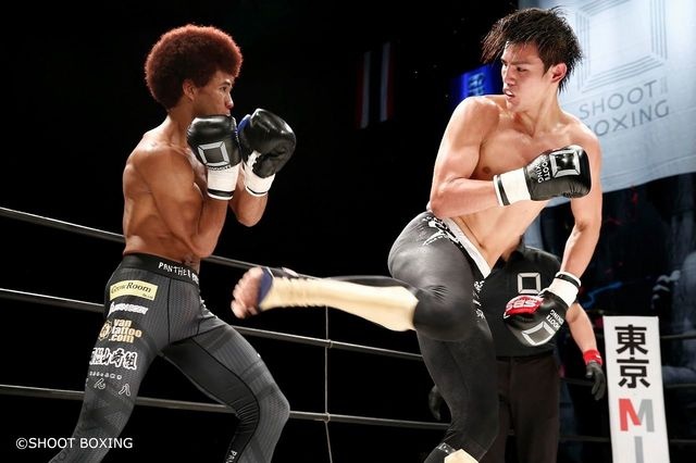 海人(右)。現在、日本スーパーライト級王者で、Ｓ－ｃｕｐ２０１８では世界王者に