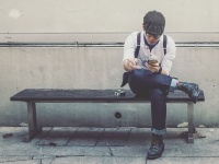 何なのさ、本当に（怒）！　男性がイラッとした彼女からのLINEの内容4つ！