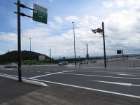 東北中央自動車道 福島大笹生IC 出入口（E3uematsuさん撮影、Wikimedia Commons
