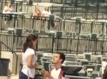 【悲劇】野球場で彼女にプロポーズしたら…