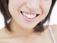 キスのときどうするの？　「出っ歯」の人が困りそうなこと4つ
