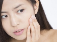 あ～もう、どうすればいいの？　女性たちを悩ませる「肌トラブル」3選
