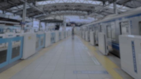 「つわり中、電車のドアが開いた途端に嘔吐した私。人々の視線を感じつつも動けずにいると...」（東京都・30代女性）