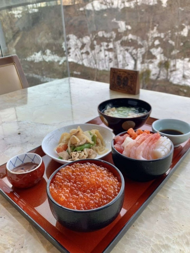 定山渓ビューホテルのブッフェ（画像はしろまる最北日記（＠Asuka_Shiromaru）さんより提供、以下同）