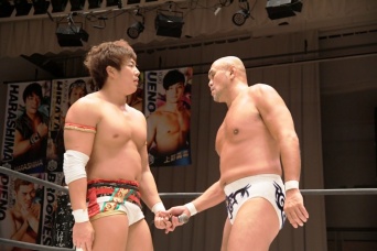 竹下幸之介、秋山準