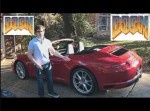 これぞ究極の裏技！　ポルシェ９１１でゲームをプレイするトンデモない男性