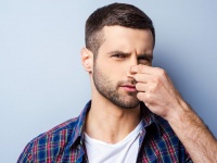 足、口臭も！独身男性100名がクサくても我慢できる「恋人の体臭」