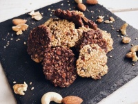 焼かないのに香ばしくておいしい！ごまココナッツクッキーのレシピ【ネトメシ】