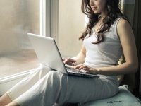 ぶっちゃけ副業している？　20～30代の女性が効率よく稼いでいる方法は？