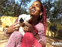 Animal Aid～どうかこの子を助けて！駆けつけたスタッフにケガをした子犬を託す母犬
