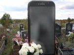 ここまでしちゃう！？　iPhoneを好きすぎた女性のお墓の形が…！