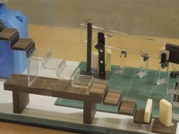 あっ消えた！見えないガラス玉を使ってピタゴラスイッチする面白科学実験。