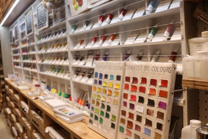 月光荘画材店の絵の具
