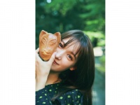 トラウデン直美の素顔を公開。初のフォトブックが発売