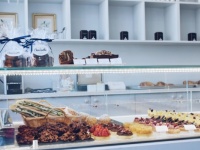 【心理テスト】ケーキ屋をオープンした友達へのお祝いは？　「あなたの世渡り上手度」