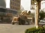 ６台が揉み合う大乱闘に…　中国で“ブルドーザー同士”の喧嘩が勃発！