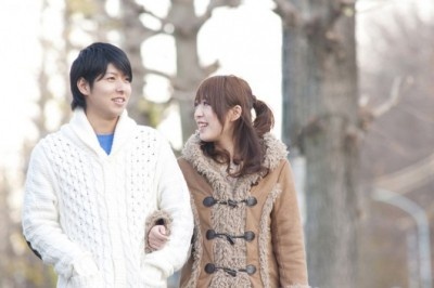 冬デートでキュンとした「女性からのスキンシップ」4選