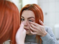パンデミックの今、コンタクトレンズを使用する人が知っておくべき4つのこと