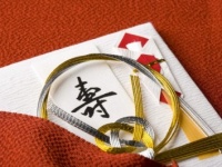 間違えたら恥ずかしい！　ご祝儀の相場と渡し方のマナー