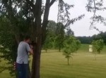 爆弾を詰めた冷蔵庫をライフルで撃ったら…