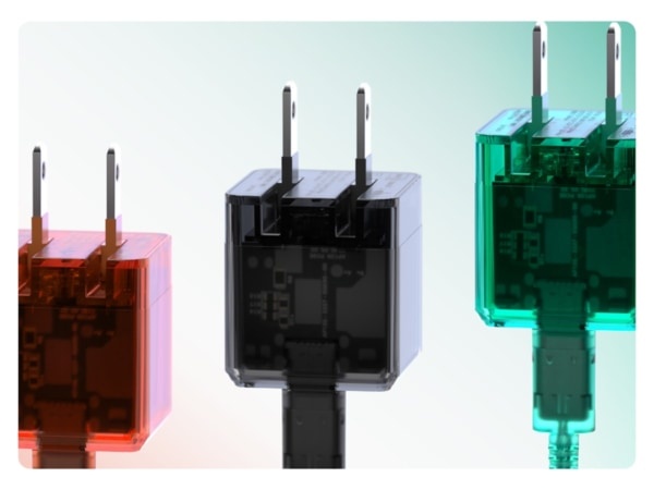 クリアカラーがおしゃれ。ファミマ限定、スケルトンな充電器が数量限定発売