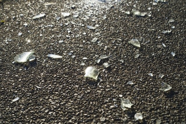 「息子が粗大ゴミを倒し、道にガラスの破片が散乱。ベビーカー片手に立ち尽くす私に見知らぬおじさんが...」（東京都・30代女性）