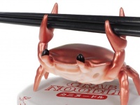 マルチタスクが上手すぎる「カニ」爆誕していた　フタの上で一匹三役...バンザイをして時を待つ！