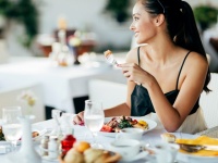 スキがあるから誘いやすい！男にモテる「おひとり様」の極意